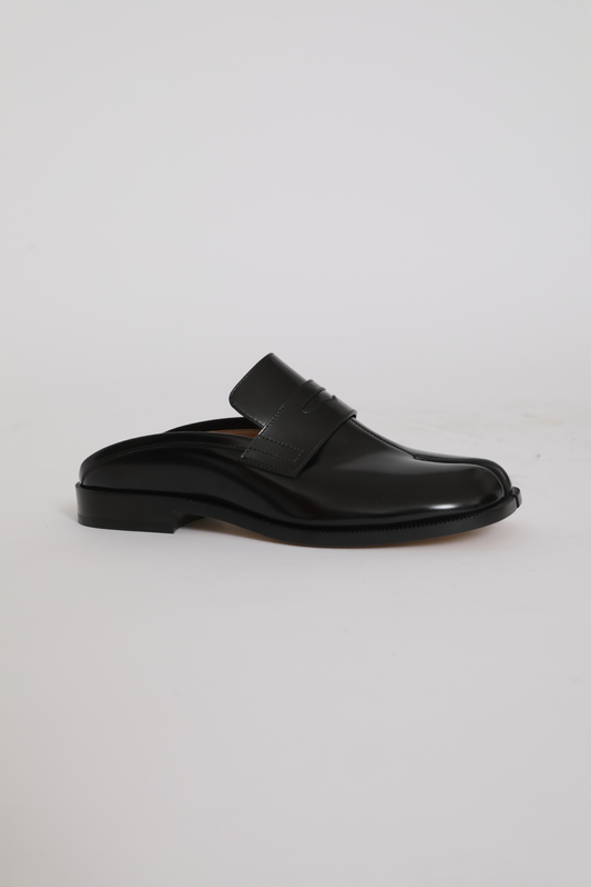 Tabi Loafer Slide in Black